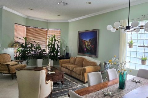 House in Pembroke Pines, Florida 3 bedrooms, 169.92 sq.m. № 1945439 - photo 8