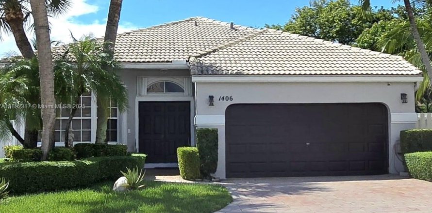 House in Pembroke Pines, Florida 3 bedrooms, 169.92 sq.m. № 1945439