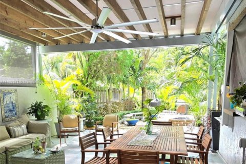 House in Pembroke Pines, Florida 3 bedrooms, 169.92 sq.m. № 1945439 - photo 28