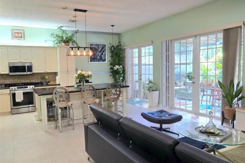 House in Pembroke Pines, Florida 3 bedrooms, 169.92 sq.m. № 1945439 - photo 15