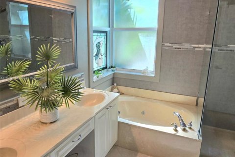House in Pembroke Pines, Florida 3 bedrooms, 169.92 sq.m. № 1945439 - photo 20