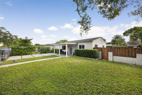 Купить виллу или дом в Майами, Флорида 3 спальни, 150.59м2, № 1954640 - фото 24