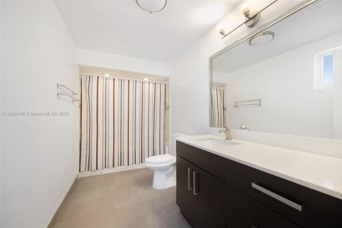 Купить виллу или дом в Майами, Флорида 3 спальни, 150.59м2, № 1954640 - фото 20