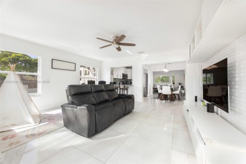 Купить виллу или дом в Майами, Флорида 3 спальни, 150.59м2, № 1954640 - фото 9