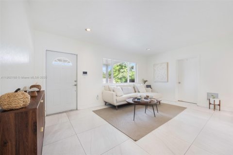 Купить виллу или дом в Майами, Флорида 3 спальни, 150.59м2, № 1954640 - фото 4