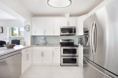 Купить виллу или дом в Майами, Флорида 3 спальни, 150.59м2, № 1954640 - фото 11