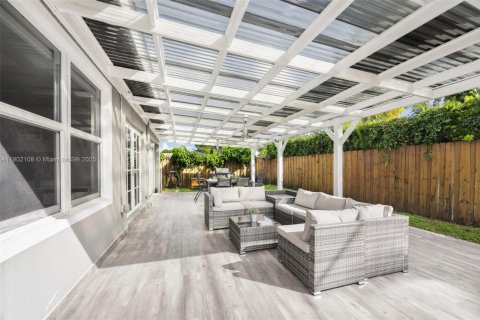 Купить виллу или дом в Майами, Флорида 3 спальни, 150.59м2, № 1954640 - фото 21