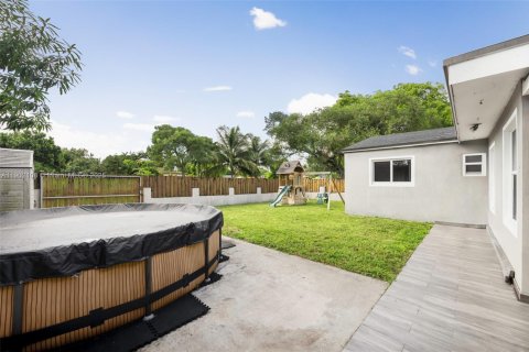 Купить виллу или дом в Майами, Флорида 3 спальни, 150.59м2, № 1954640 - фото 22