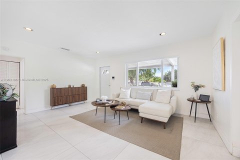 Купить виллу или дом в Майами, Флорида 3 спальни, 150.59м2, № 1954640 - фото 3