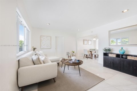Купить виллу или дом в Майами, Флорида 3 спальни, 150.59м2, № 1954640 - фото 5