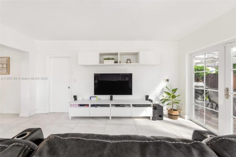 Купить виллу или дом в Майами, Флорида 3 спальни, 150.59м2, № 1954640 - фото 10