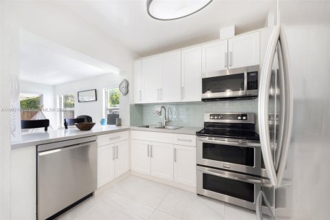 Купить виллу или дом в Майами, Флорида 3 спальни, 150.59м2, № 1954640 - фото 12