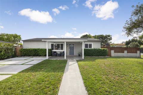 Купить виллу или дом в Майами, Флорида 3 спальни, 150.59м2, № 1954640 - фото 1