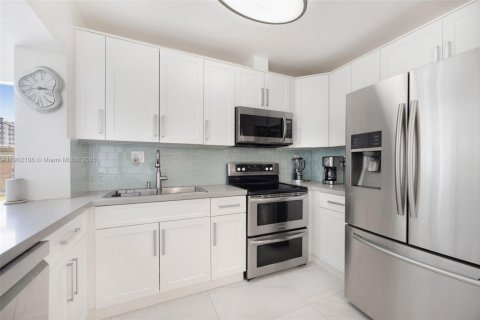 Купить виллу или дом в Майами, Флорида 3 спальни, 150.59м2, № 1954640 - фото 13