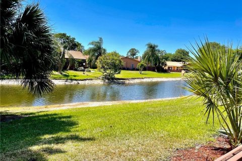 Villa ou maison à vendre à Fort Myers, Floride: 2 chambres № 1940813 - photo 13