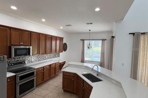 Casa en alquiler en Orlando, Florida, 5 dormitorios, 339.09 m2 № 2258834 - foto 13