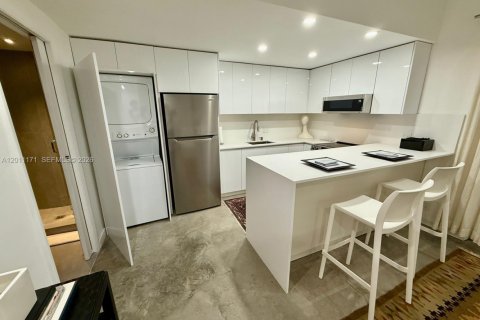 Commercial property in Miami, Florida 55.74 sq.m. № 2076546 - photo 2