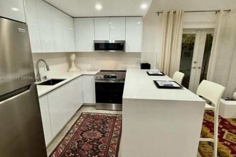 Commercial property in Miami, Florida 55.74 sq.m. № 2076546 - photo 3