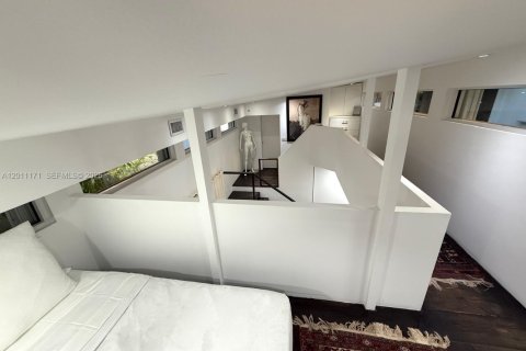 Commercial property in Miami, Florida 55.74 sq.m. № 2076546 - photo 8