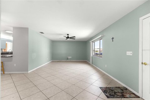 House in Summerfield, Florida 2 bedrooms, 153.47 sq.m. № 2097374 - photo 4