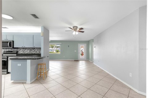 House in Summerfield, Florida 2 bedrooms, 153.47 sq.m. № 2097374 - photo 6