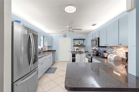 House in Summerfield, Florida 2 bedrooms, 153.47 sq.m. № 2097374 - photo 18