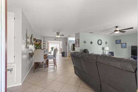 House in Summerfield, Florida 2 bedrooms, 153.47 sq.m. № 2097374 - photo 7
