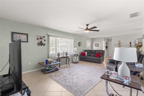 House in Summerfield, Florida 2 bedrooms, 153.47 sq.m. № 2097374 - photo 8
