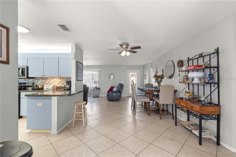 House in Summerfield, Florida 2 bedrooms, 153.47 sq.m. № 2097374 - photo 9