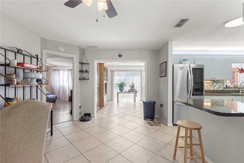 House in Summerfield, Florida 2 bedrooms, 153.47 sq.m. № 2097374 - photo 15