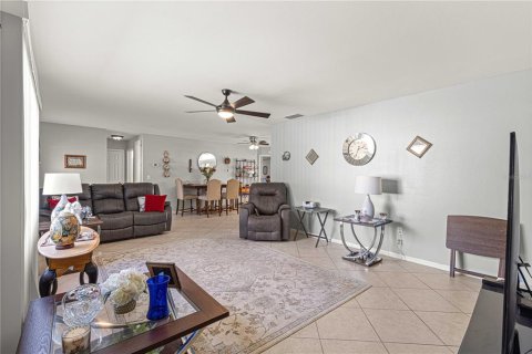 House in Summerfield, Florida 2 bedrooms, 153.47 sq.m. № 2097374 - photo 12