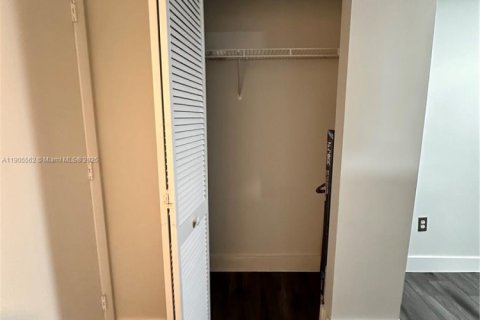 Condominio en venta en Miami Beach, Florida, 1 dormitorio, 49.24 m2 № 2018196 - foto 15