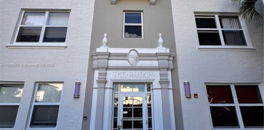 Condominio en Miami Beach, Florida, 1 dormitorio  № 2018196