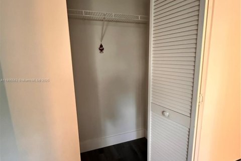 Condominio en venta en Miami Beach, Florida, 1 dormitorio, 49.24 m2 № 2018196 - foto 16