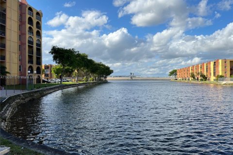 Copropriété à louer à Miami, Floride: 2 chambres, 73.67 m2 № 1956780 - photo 28