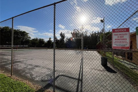 Copropriété à louer à Miami, Floride: 2 chambres, 73.67 m2 № 1956780 - photo 18
