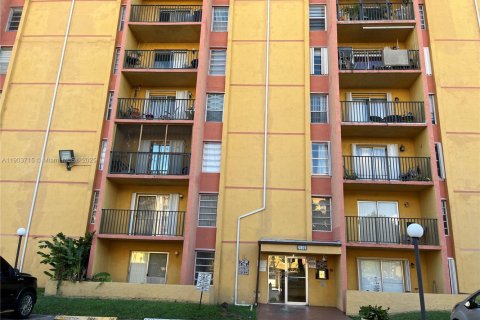 Copropriété à louer à Miami, Floride: 2 chambres, 73.67 m2 № 1956780 - photo 3