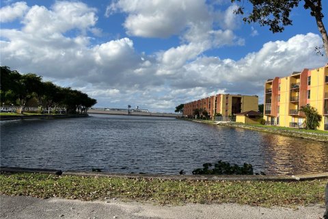Copropriété à louer à Miami, Floride: 2 chambres, 73.67 m2 № 1956780 - photo 27