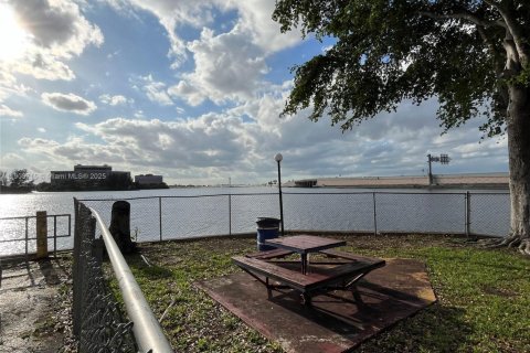 Copropriété à louer à Miami, Floride: 2 chambres, 73.67 m2 № 1956780 - photo 21