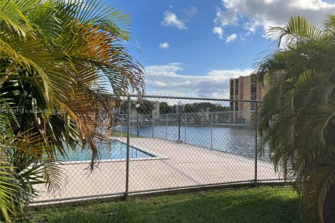 Copropriété à louer à Miami, Floride: 2 chambres, 73.67 m2 № 1956780 - photo 12