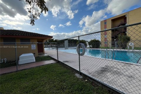 Copropriété à louer à Miami, Floride: 2 chambres, 73.67 m2 № 1956780 - photo 30