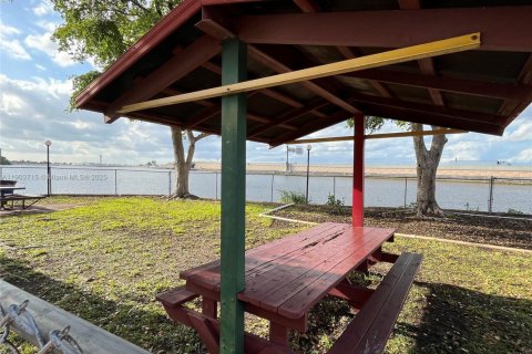 Copropriété à louer à Miami, Floride: 2 chambres, 73.67 m2 № 1956780 - photo 22