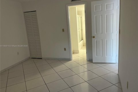 Copropriété à louer à Miami, Floride: 2 chambres, 73.67 m2 № 1956780 - photo 9
