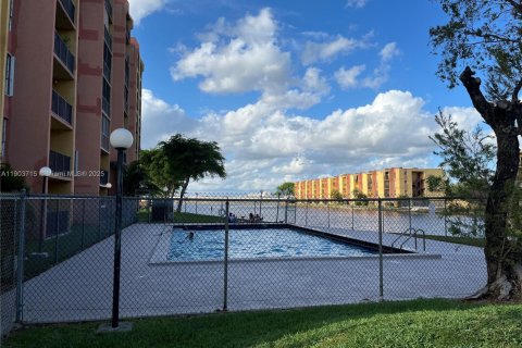 Copropriété à louer à Miami, Floride: 2 chambres, 73.67 m2 № 1956780 - photo 13