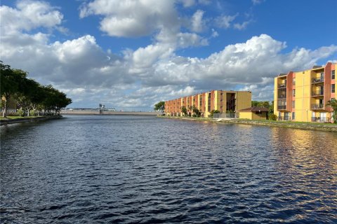 Copropriété à louer à Miami, Floride: 2 chambres, 73.67 m2 № 1956780 - photo 15