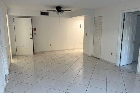 Copropriété à louer à Miami, Floride: 2 chambres, 73.67 m2 № 1956780 - photo 6