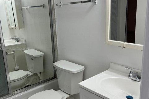 Copropriété à louer à Miami, Floride: 2 chambres, 73.67 m2 № 1956780 - photo 11