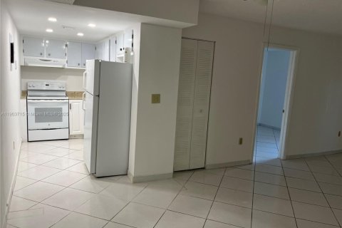 Copropriété à louer à Miami, Floride: 2 chambres, 73.67 m2 № 1956780 - photo 4