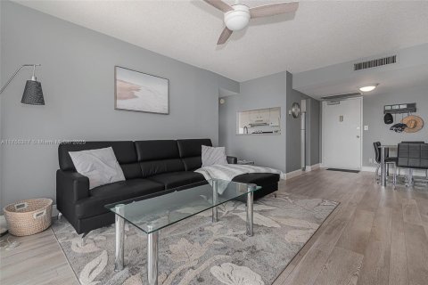 Condo in Pompano Beach, Florida, 2 bedrooms  № 1707297 - photo 3