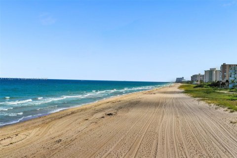 Condo in Pompano Beach, Florida, 2 bedrooms  № 1707297 - photo 22